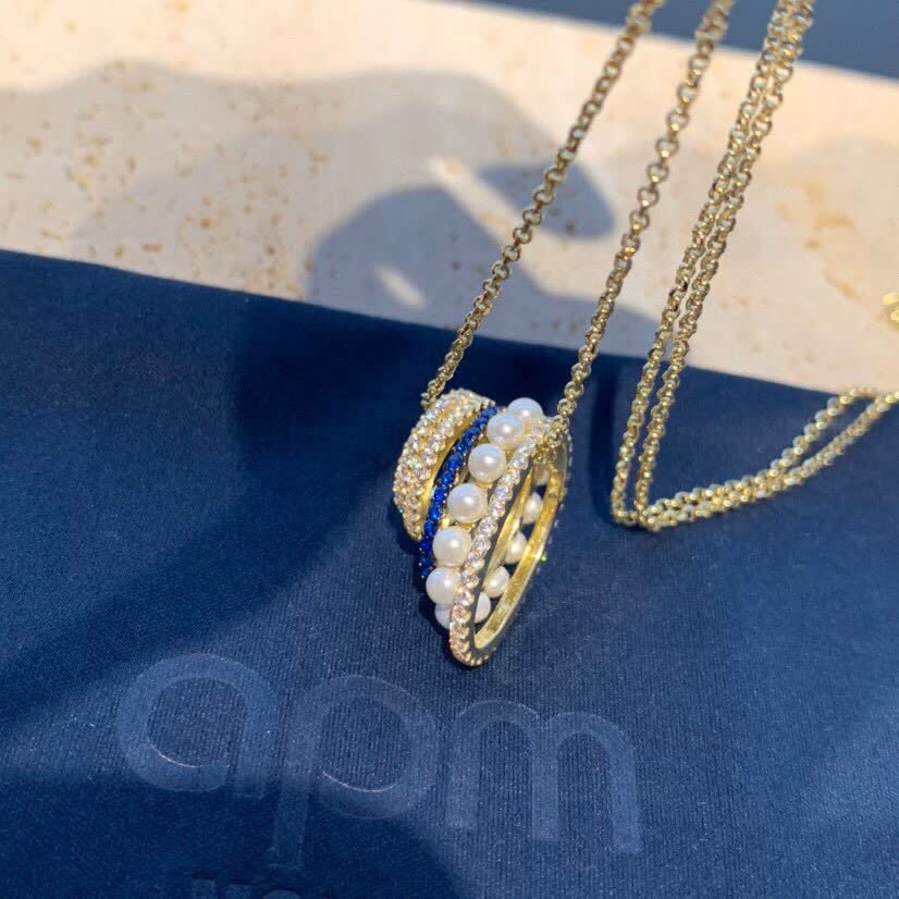 APM Monaco Elegant Gold and Pearl Necklace